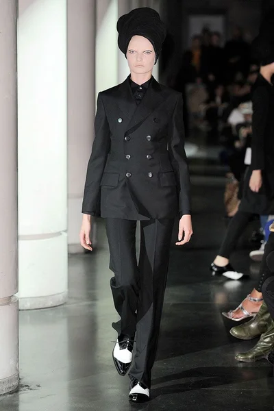 Look 48